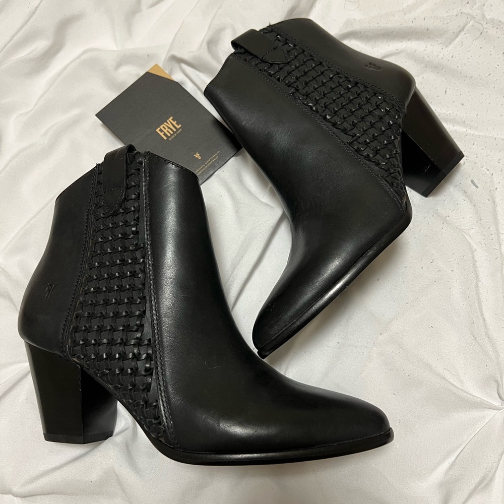 BNIB Frye Reed Bootie size 7.5